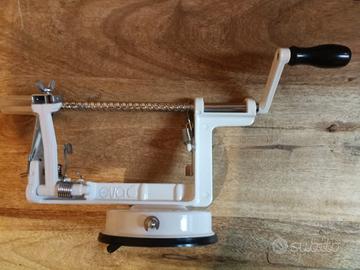 Sbuccia mela a manovella