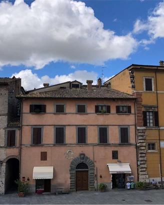 TODI - CENTRO STORICO: ATTICO IN PIAZZA DEL POPOLO
