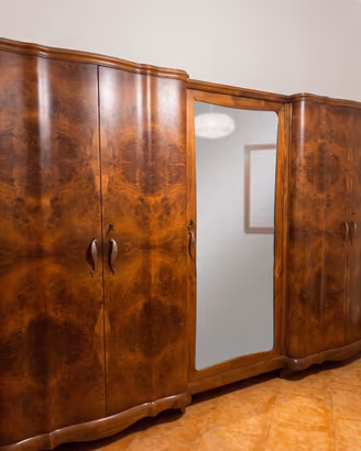 Splendido Armadio Anni '50 in Stile Chippendale