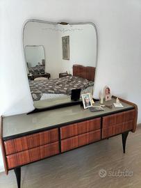 ARREDAMENTO (MOBILI)