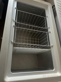 Congelatore a pozzetto/ freezer grande