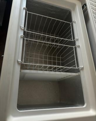 Congelatore a pozzetto/ freezer grande
