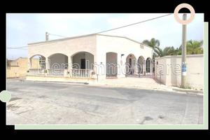 Villa di 236 m² con 4 locali e posto auto a Castel