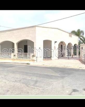Villa di 236 m² con 4 locali e posto auto a Castel