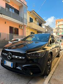 Mercedes GLA AMG Line con tetto da vetrina