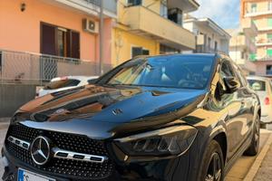 Mercedes GLA AMG Line con tetto da vetrina