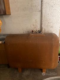 Contenitore per mosto in vetro resina
