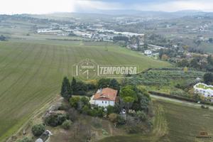 PORZIONE DI VILLA BIFAMILIARE IN ZONA TRANQUILLA