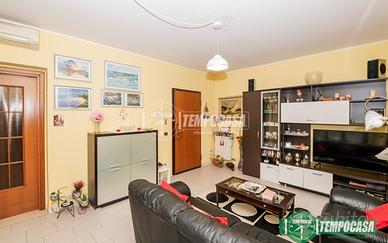 GRAZIOSO QUATTRO LOCALI CON CANTINA E POSTO AUTO