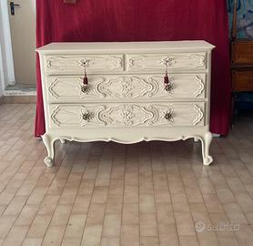 Cassettiera in stile Shabby.