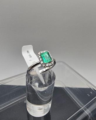 Anello in Oro Bianco 18 Kt con Smeraldo e Diamanti