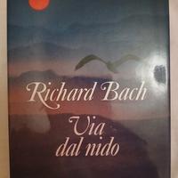 Libro famoso "Via dal Nido" di Richard Bach
