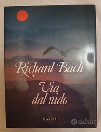 Libro famoso "Via dal Nido" di Richard Bach