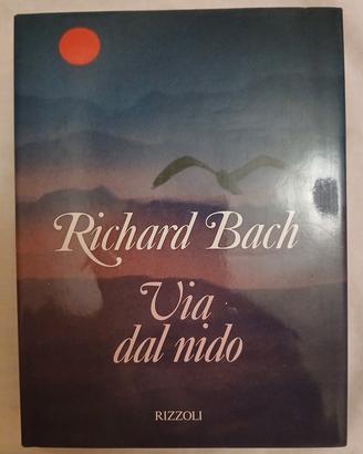 Libro famoso "Via dal Nido" di Richard Bach
