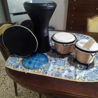 Coppia di strumenti musicali jimbao e darbuka