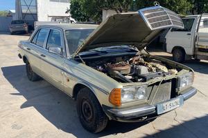 Mercedes 240D (Gattone)