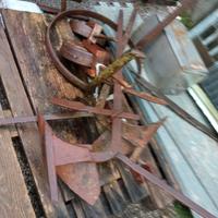 Vecchi aratri da giardinaggio