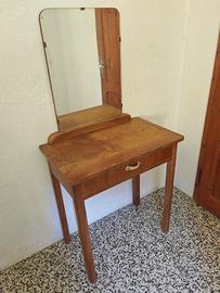 Tavolino con specchio