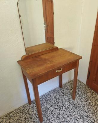 Tavolino con specchio