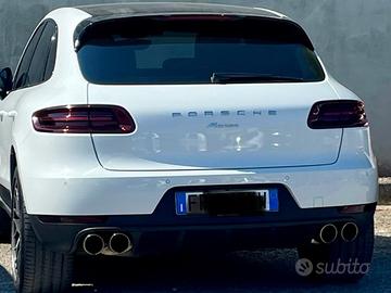 portellone porsche macan