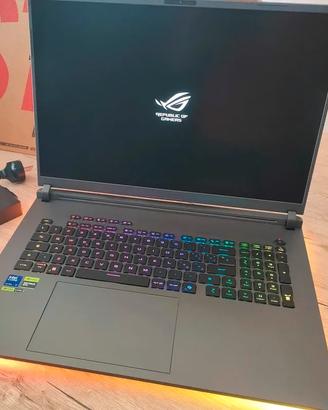Portatile Asus ROG Strix G18 (2025)- G815LR-S9109W