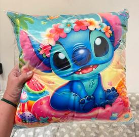 Cuscino colorato tema Stitch