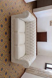 divano in pelle bianco chesterfield