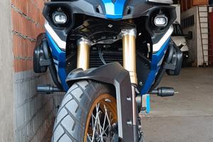 voge 525 dsx con CarPlay e bauletto givi in allumi