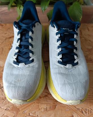 hoka running 