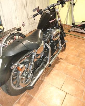 moto Harley Davidson 883r 