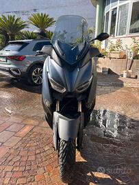 XMAX 300