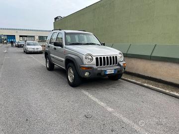Jeep Cherokee 2.5 CRD Sport