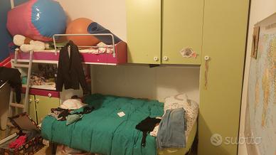 cameretta con scrivania