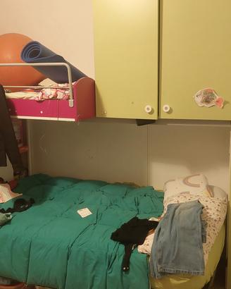 cameretta con scrivania