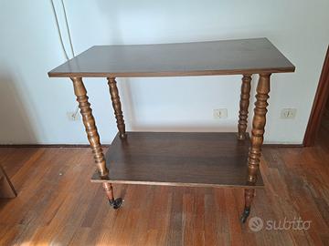 tavolino legno con ruote