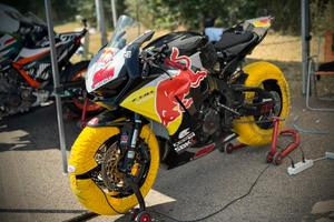 CBR 1000 RR pronto pista