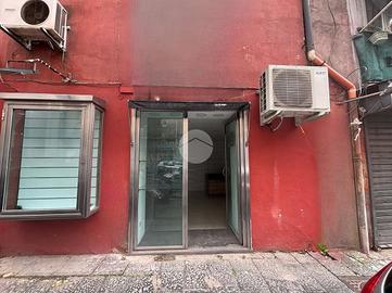 NEGOZIO A NAPOLI