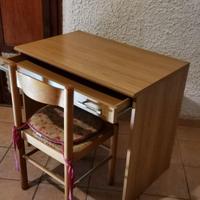 3 Scrivanie con sedia  € 150 CAD