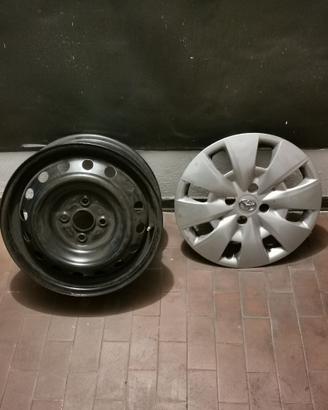4 Cerchi+copricerchi originali TOYOTA YARIS 09