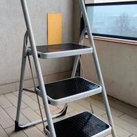 Scala treppede con antiscivolo richiudibile 