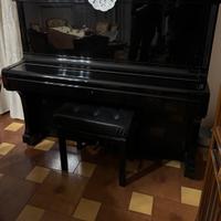 Pianoforte a muro Kawai