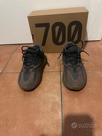 Yeezy boost 700