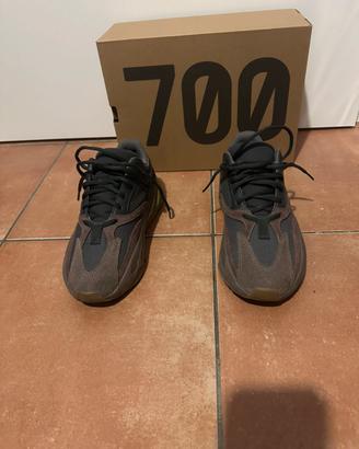 Yeezy boost 700