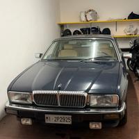 Daimler Sovereign XJ40 Manuale