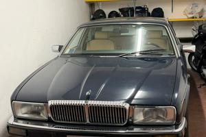 Daimler Sovereign XJ40 Manuale
