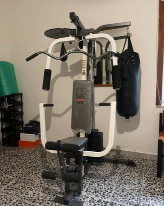 Palestra stazione mutlifunzione con sacco boxe