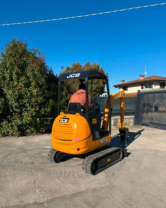 E272- Escavatore 18 q JCB 8018 allargabile