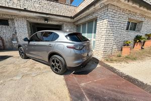 Venfo alfa romeo stelvio benzina 280cv