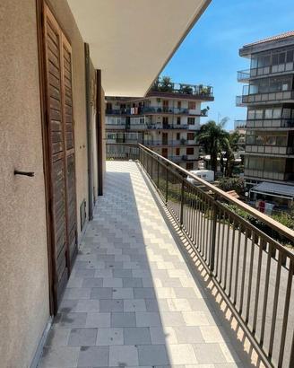 Acireale ,Via G .Verga 2 app.ti vani 9 mq 242