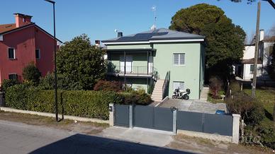 Camere singole e posti letto per studenti a Meolo